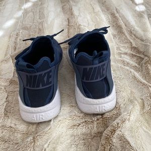 Navy nike shoes!